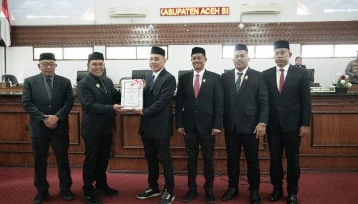 Syech Muharram Serahkan Nota Keuangan Rancangan APBK Perubahan Aceh Besar 2026