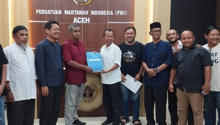 Muhammad Saman Kembalikan Berkas Pendaftaran Balon Ketua PWI Aceh