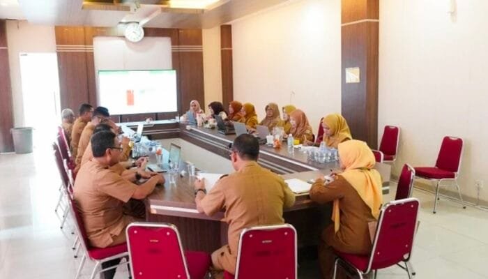 Pimpin Rapat Manajemen, Direktur RSUD Meuraxa: Setiap Masalah Harus Segera Dicarikan Solusi
