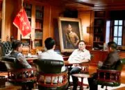 Prabowo Panggil Kepala dan Wakil Kepala Badan Komunikasi, Begini Penjelasan Seskab Teddy