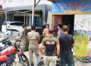 Camat Meuraxa Tegur Pemilik Bangunan di Badan Jalan dan Pedagang Jalan Pantai Ulee Lheue-Gampong Jawa
